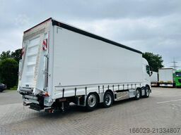 VOLVO 8x2 mit Schwerlast-Ladebordwand Rampe Stapler