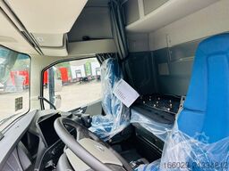 VOLVO 8x2 mit Schwerlast-Ladebordwand Rampe Stapler