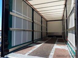 VOLVO 8x2 mit Schwerlast-Ladebordwand Rampe Stapler