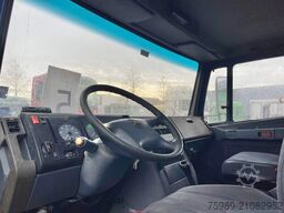 Mercedes-Benz Vario 812D closed box