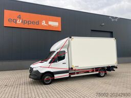 JEGGER UNUSED CLOSED BOX + DAUTEL TAILLIFT (750KG)