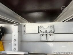 JEGGER UNUSED CLOSED BOX + DAUTEL TAILLIFT (750KG)