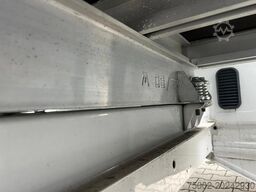 JEGGER UNUSED CLOSED BOX + DAUTEL TAILLIFT (750KG)