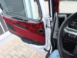 Volvo FM 330 Bakwagen + DHollandia 1500 kg
