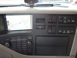 Volvo FM 330 Bakwagen + DHollandia 1500 kg