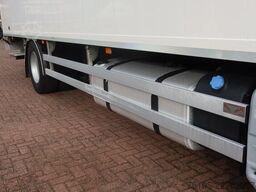 Volvo FM 330 Bakwagen + DHollandia 1500 kg