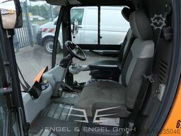 Johnston CN200 Sweeper