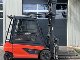 Linde E30L mit teleskopierbaren Zinken