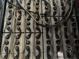Linde E30L mit teleskopierbaren Zinken