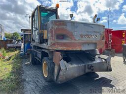 Volvo EW160B wheeled machine w/ support leg and shear