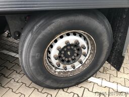 Schmitz Cargobull SCB S3B / Box Trailer / Loadlift 2000 kg / APK ...