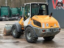 LIEBHERR L506C Schaufel/Palettengabel