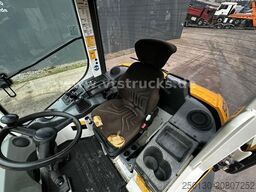 LIEBHERR L506C Schaufel/Palettengabel