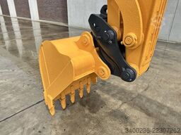 Hyundai R60 VS