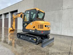 Hyundai R60 VS