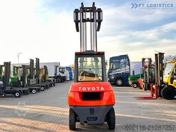 Toyota 42-4FD40 / DIESEL / 4500KG / DUPLEX / FO