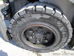 Nissan 3,2 Ton.-Triplex-FH 5,5m + Seitenschieber