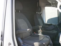Volkswagen Crafter 2.0 TDI 140PK L3H3 EURO 6 - Airco - Nav...