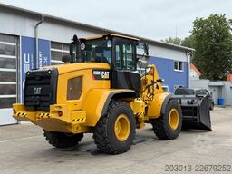 CATERPILLAR 930M Radlader mit Schaufel 2.090 BTH