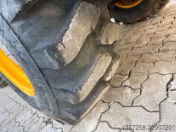 JCB 406 / 2018 BJ / 2.320 H / Schaufel + Gabel