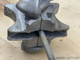 Twistlock bridge fitting stacking cones