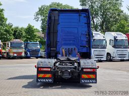 Volvo FH 13.500 Globetrotter XL 6x2 - Custom interior...