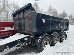 Maur triple-axle trailer