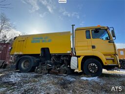 MAN 18.313 Sweeper w/ Bucher Optifant 70 superconstruc