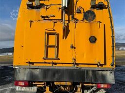 Volvo FM9 4x2 sweeper truck w/ Beam sweeper S7000 superc