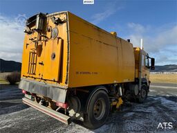 Volvo FM9 4x2 sweeper truck w/ Beam sweeper S7000 superc