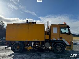 Volvo FM9 4x2 sweeper truck w/ Beam sweeper S7000 superc