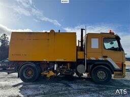 Volvo FM9 4x2 sweeper truck w/ Beam sweeper S7000 superc