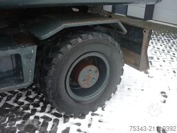 Hyundai Robex 160W-9A  Wheel Excavator with bucket