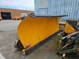 Schneepflug/ Schneeschiebeschild Fa. MF Maskiner