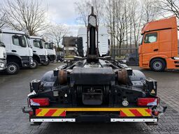 MAN TGS 35.420 8X2-6 Haken/ Silo M-TEC HLS 20