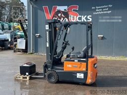 DOOSAN BR16R-7 Elektro Frontstapler mit Ladegerät