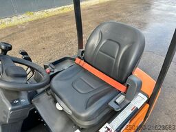 DOOSAN BR16R-7 Elektro Frontstapler mit Ladegerät