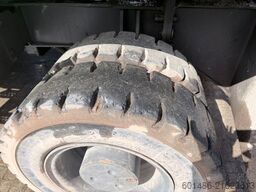 SENNEBOGEN 818 mit Greifer