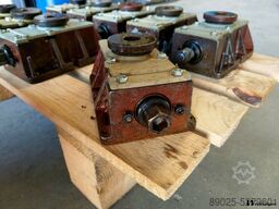 BWF F1 Leveling mounts / Fixatoren / machinestelvoeten