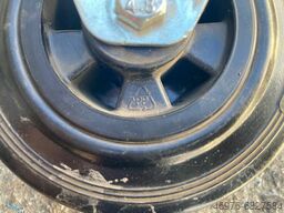 Rollenmaterial: Vollgummi/ Durchmesser Rolle: 125 mm