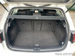 VOLKSWAGEN Golf 1.0 TSI DSG Comfort.*Klima*Navi*Alcantara