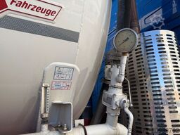 VOLVO FH 420 8x2 Silo Spitzer 2Kammer