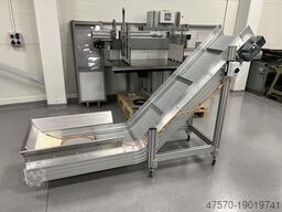 Conveyor belt for waste removal from guillotine, three-knife trimmer