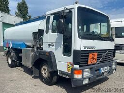 Volvo FL6.14 Volume: 9270 L 3 COMPARTMENTS