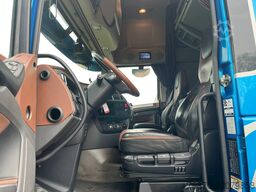 DAF XF 530 FT 90th anniversary edition