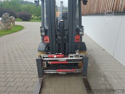 Linde H 25/600 Diesel Triplex Zinkenversteller