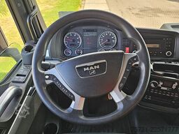 MAN 26.440 TGX 6X2 TAILLIFT