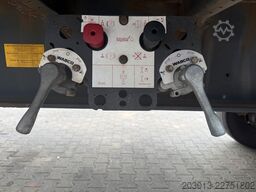 MAN TGX 26.470 Euro 6 Abrollkipper mit Ladekran