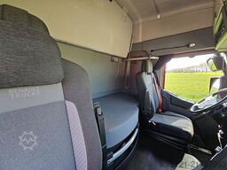 RENAULT T 520
