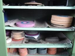 Schrank mit Zubehör